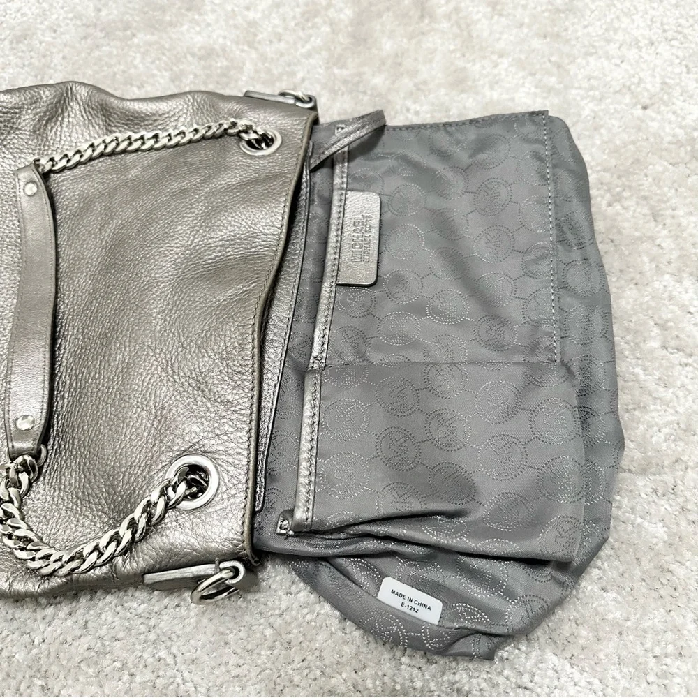 Michael Kors E-1212 Bucket Tote Metallic Silver Purse Crossbody 2 Way Purse GUC